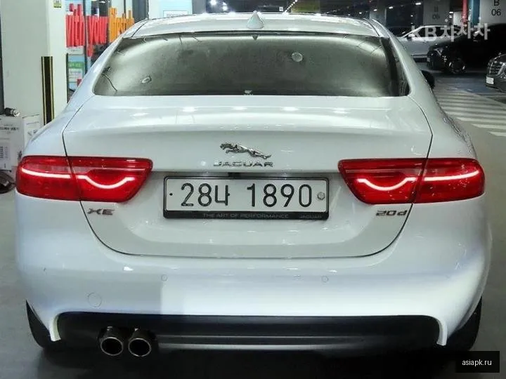 Jaguar XE 5