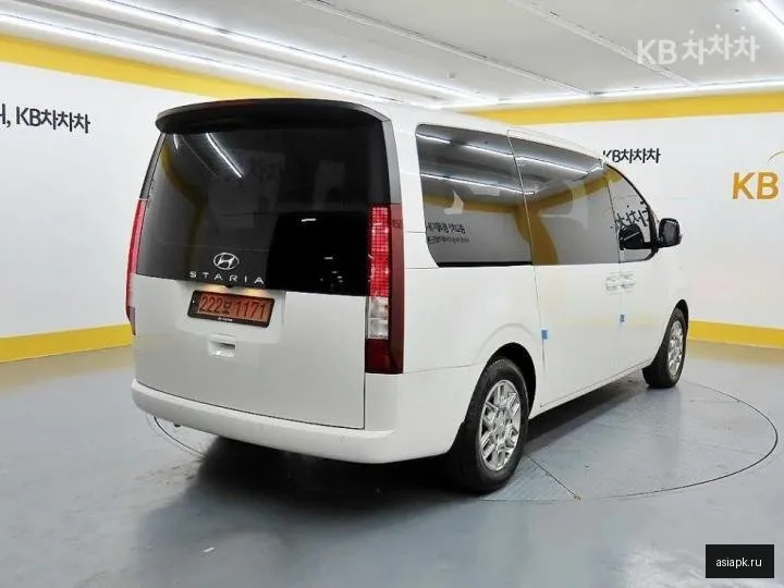 Hyundai Staria 4