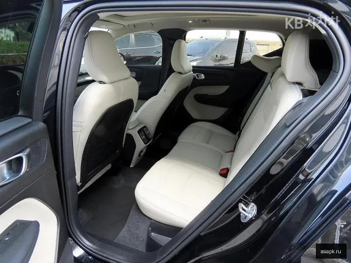 Volvo XC40 6