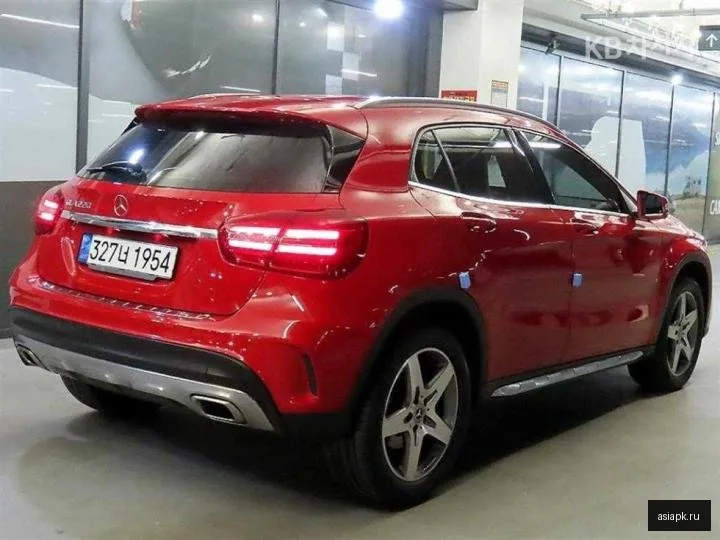 Mercedes-Benz GLA-Class 4