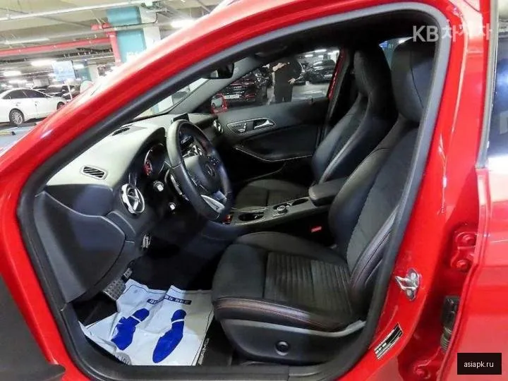 Mercedes-Benz GLA-Class 6