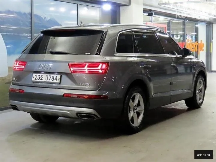 Audi Q7 4
