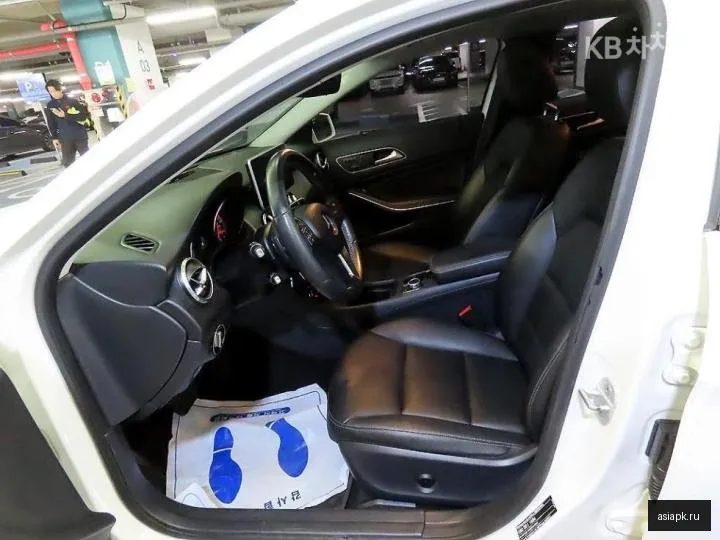 Mercedes-Benz GLA-Class 6