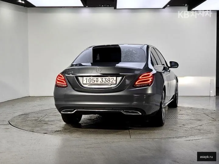 Mercedes-Benz C-Class 3