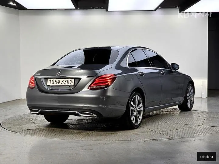 Mercedes-Benz C-Class 4