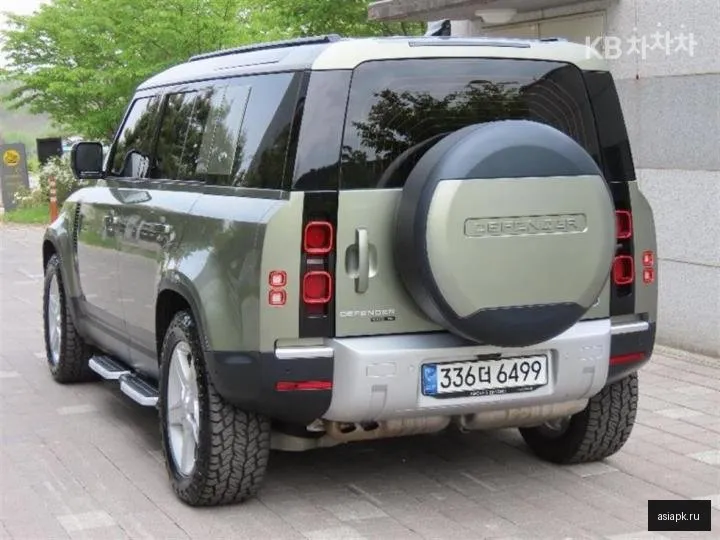 Land Rover Defender 4