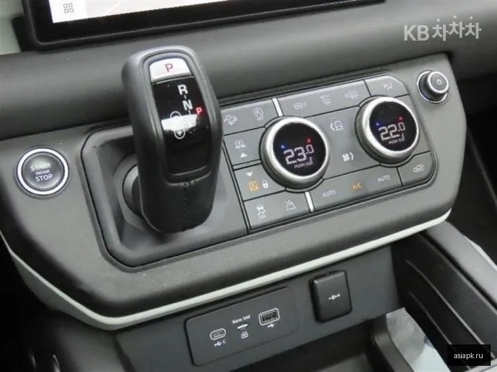 Land Rover Defender 6
