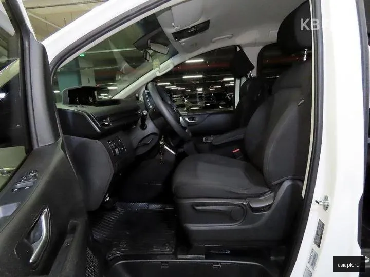 Hyundai Staria 6