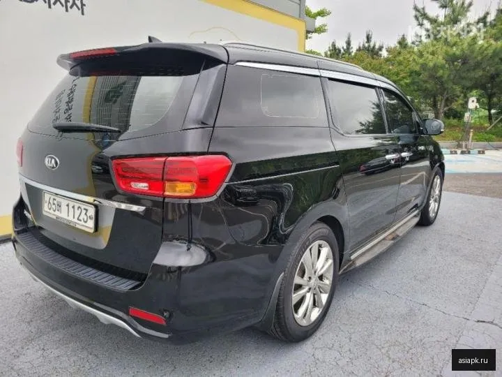 Kia Carnival 4