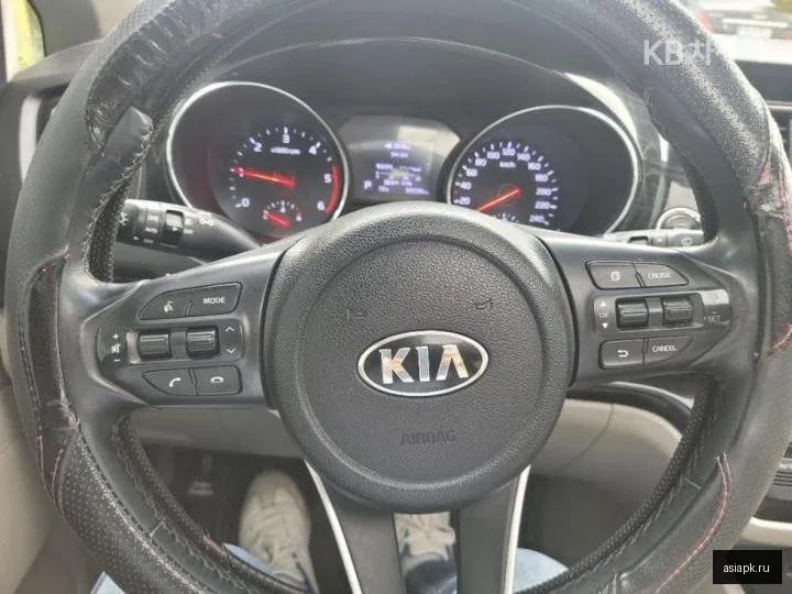Kia Carnival 5