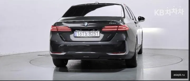 BMW 5-Series 4