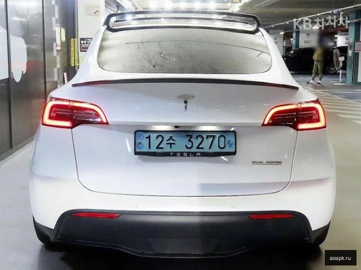 tesla Model Y 5