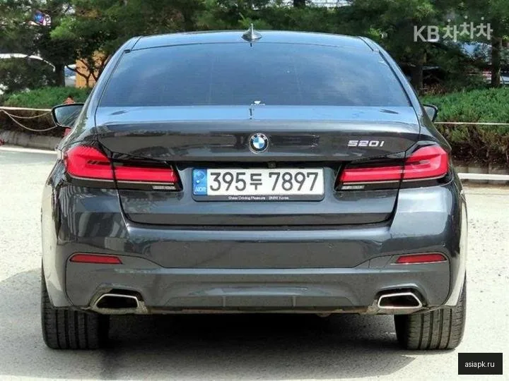 BMW 5-Series 4