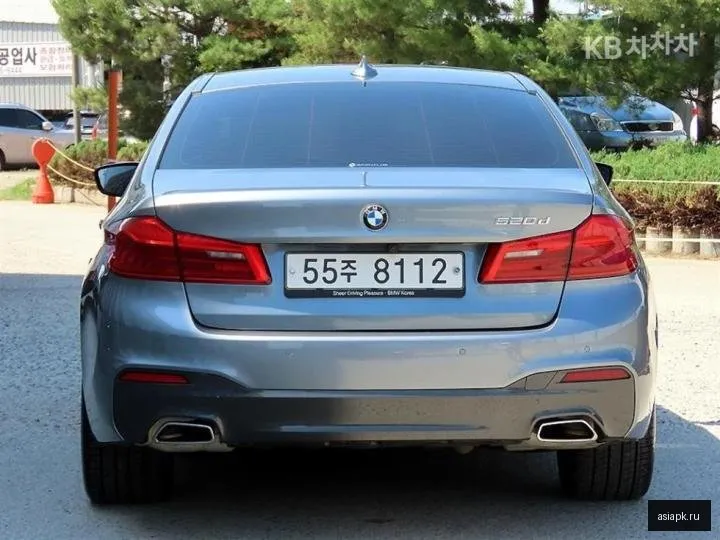 BMW 5-Series 4
