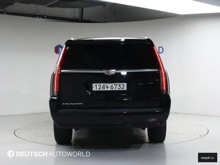 Cadillac Escalade 4