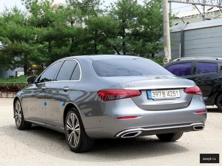 Mercedes-Benz E-Class 3