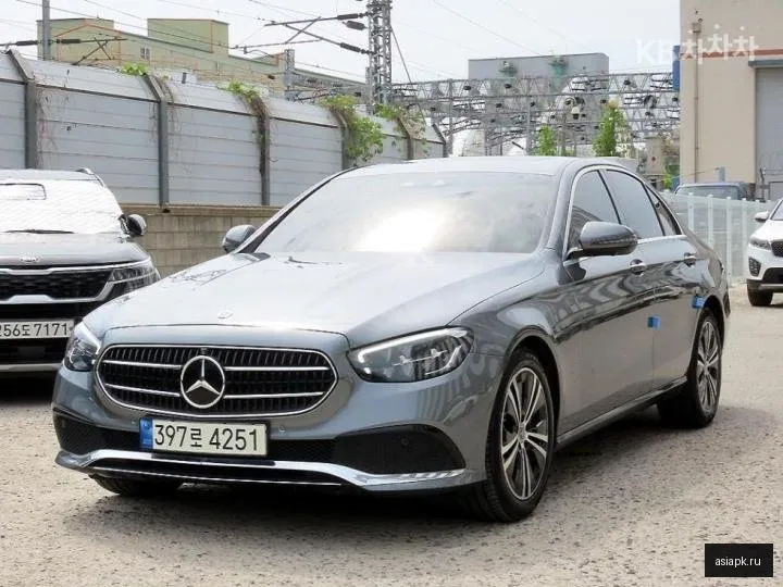 Mercedes-Benz E-Class 2