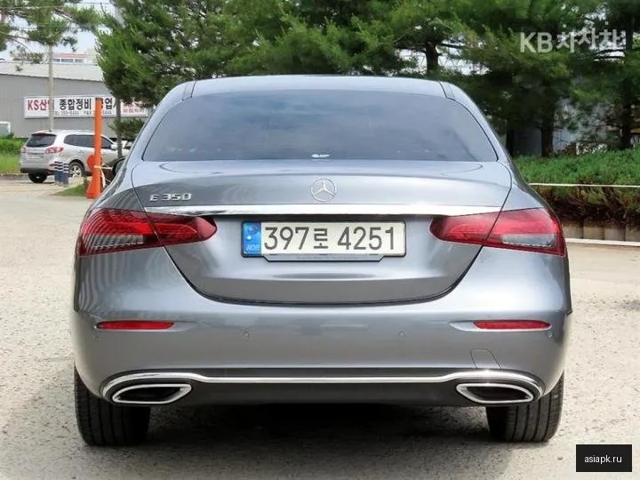 Mercedes-Benz E-Class 4