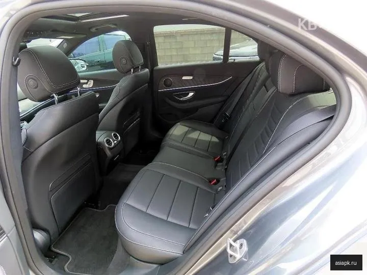Mercedes-Benz E-Class 6