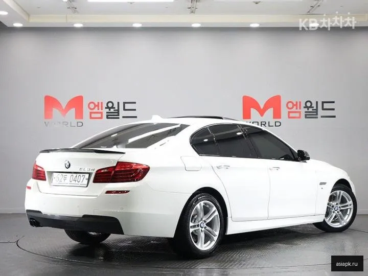 BMW 5-Series 4