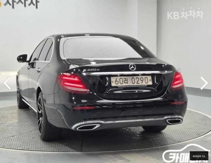 Mercedes-Benz E-Class 2