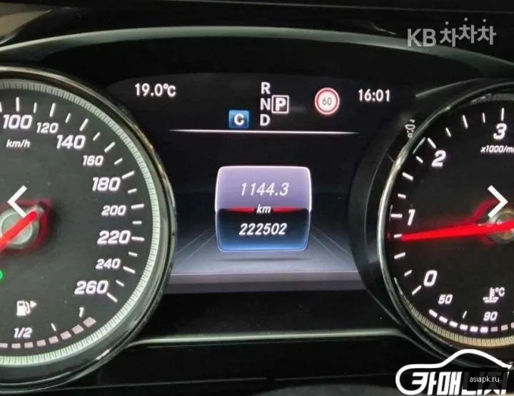 Mercedes-Benz E-Class 6