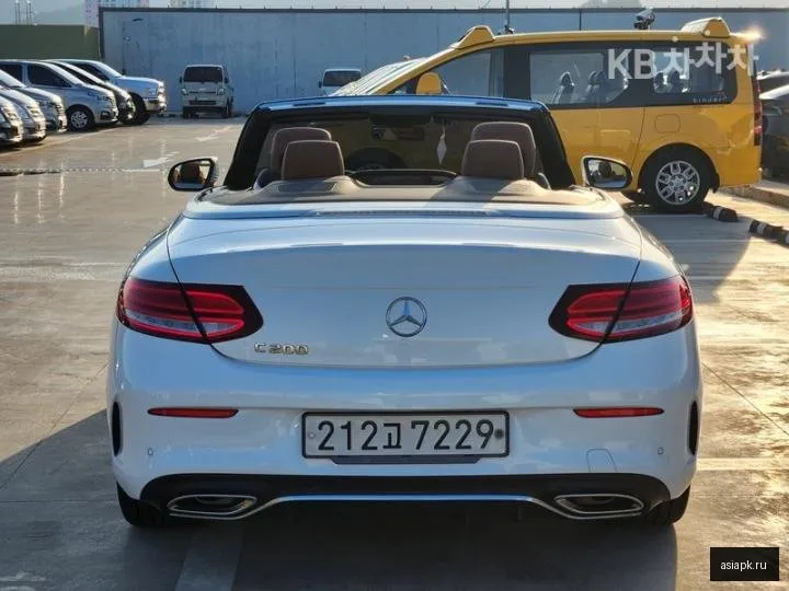 Mercedes-Benz C-Class 4