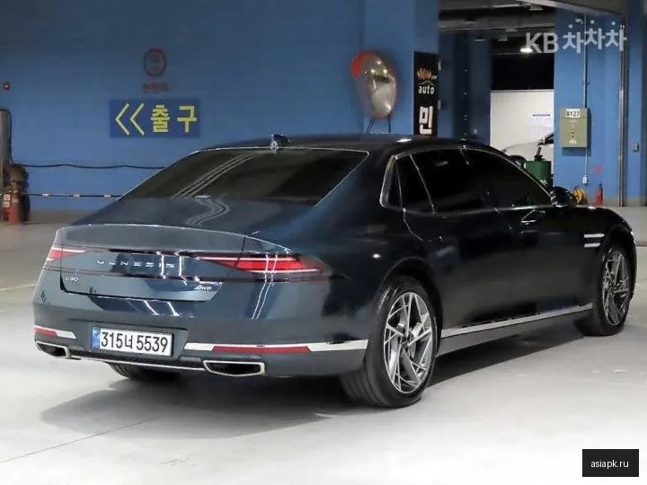Genesis G90 4