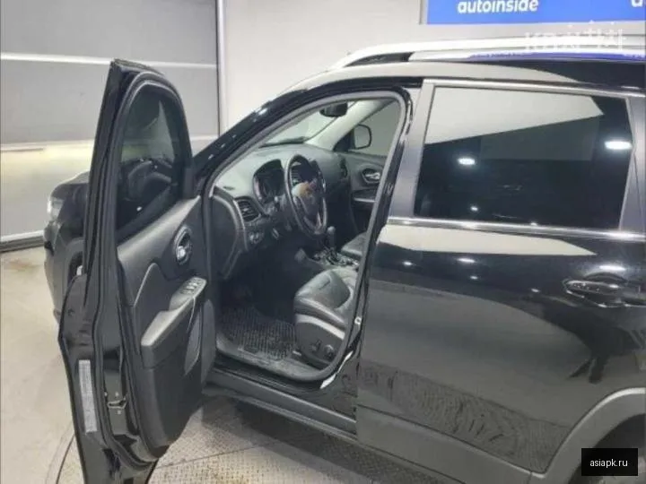 Jeep Cherokee 6