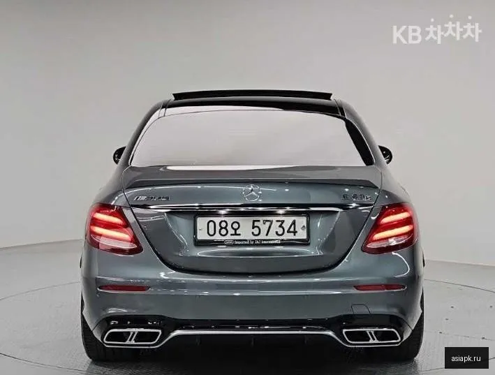 Mercedes-Benz E-Class 3