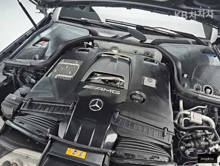 Mercedes-Benz E-Class 5