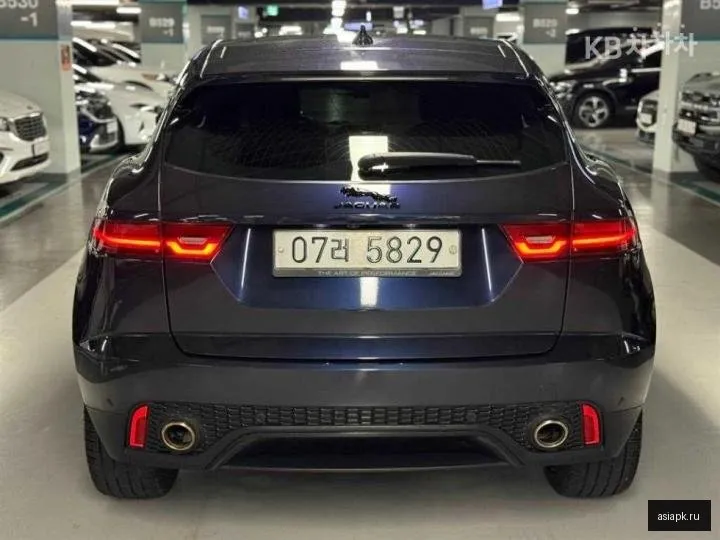 Jaguar E-Pace 3
