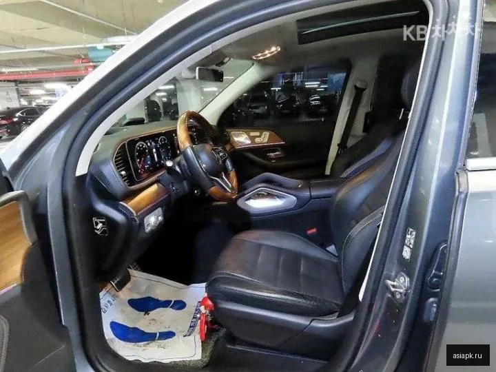 Mercedes-Benz GLS-Class 6