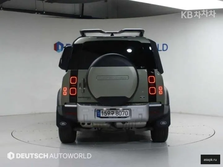 Land Rover Defender 4