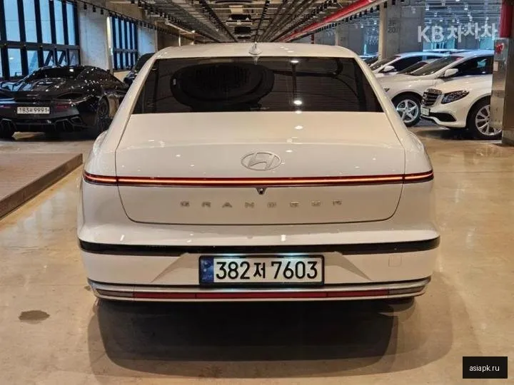 Hyundai Grandeur 4