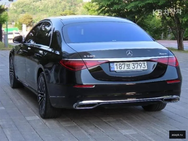 Mercedes-Benz S-Class 4