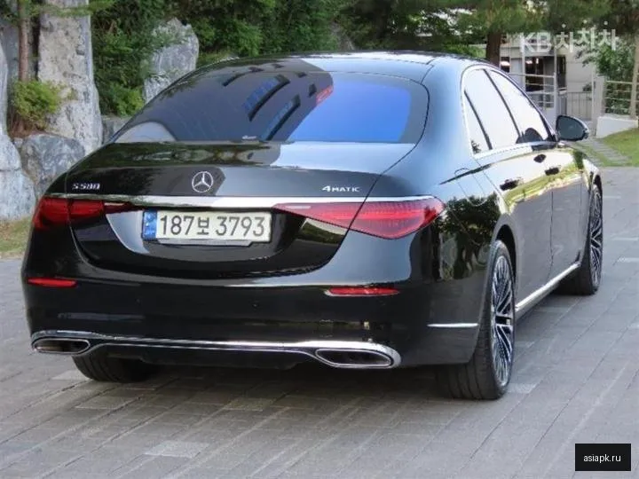 Mercedes-Benz S-Class 3