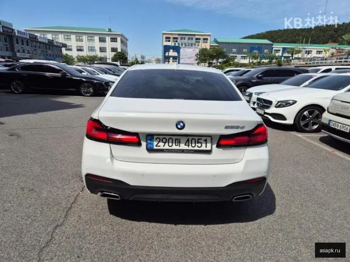 BMW 5-Series 4