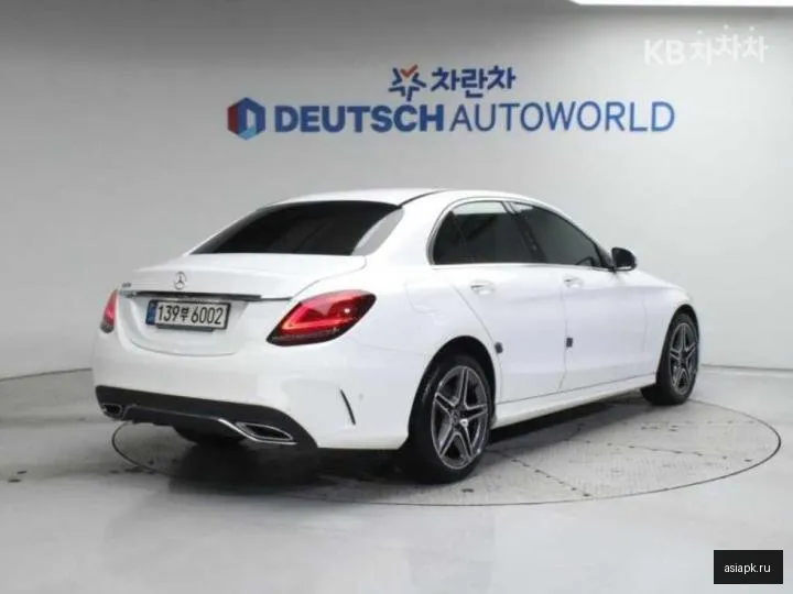 Mercedes-Benz C-Class 2