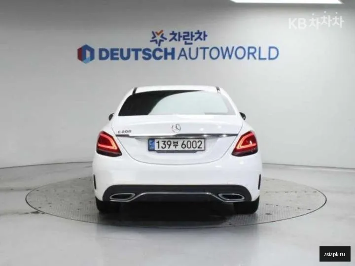 Mercedes-Benz C-Class 4