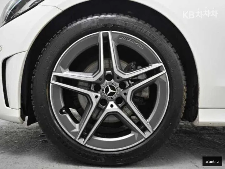 Mercedes-Benz C-Class 5