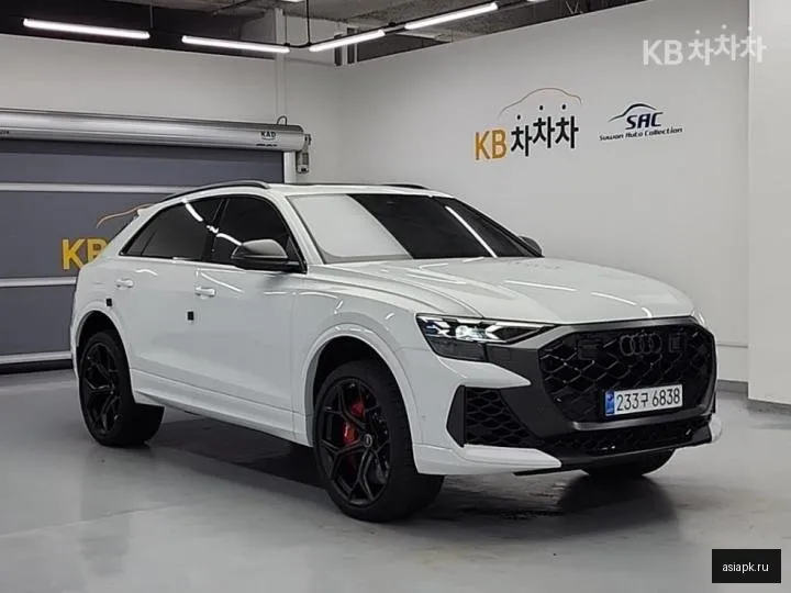 Audi RS Q8 4
