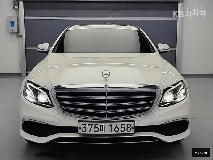 Mercedes-Benz E-Class 2