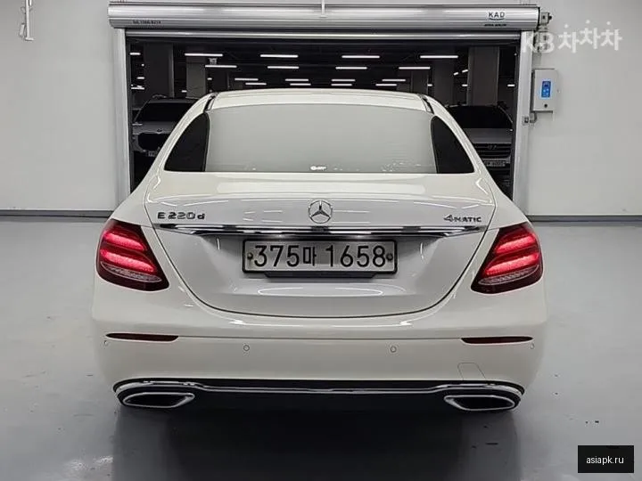 Mercedes-Benz E-Class 3