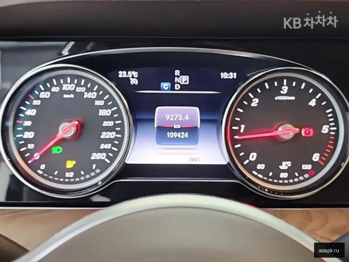 Mercedes-Benz E-Class 6