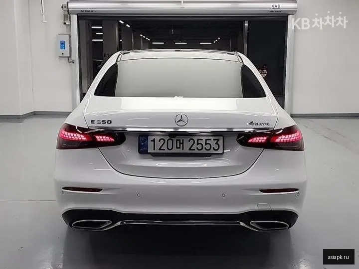 Mercedes-Benz E-Class 3