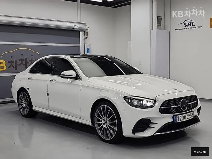 Mercedes-Benz E-Class 4