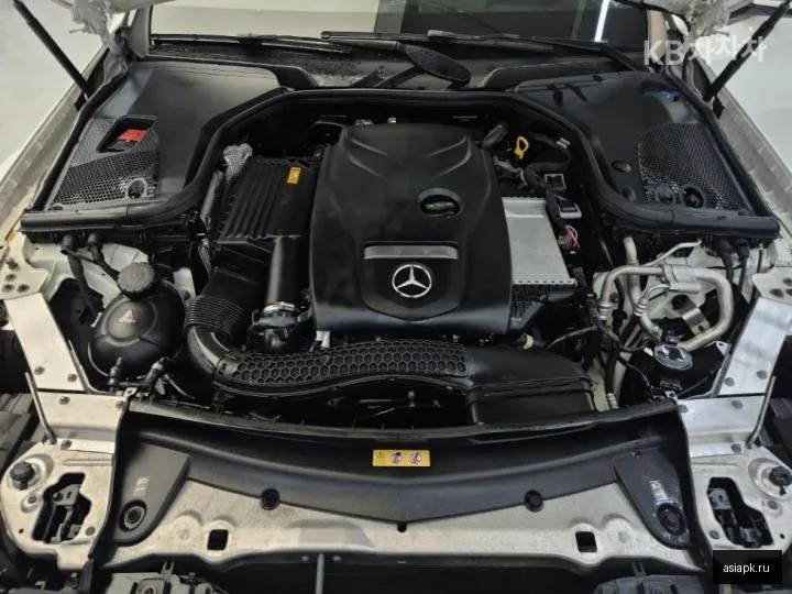 Mercedes-Benz E-Class 5