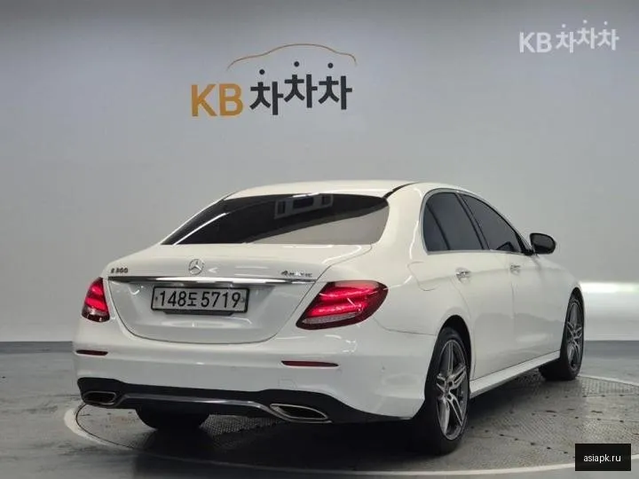 Mercedes-Benz E-Class 3