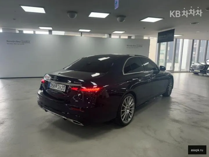 Mercedes-Benz E-Class 4